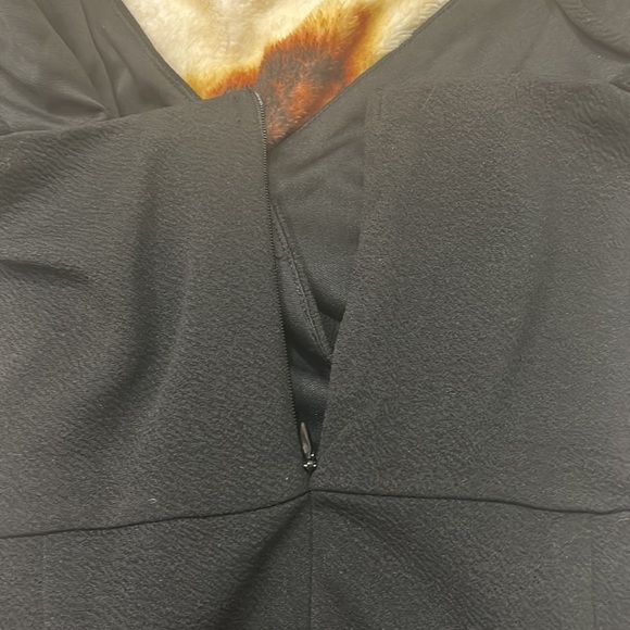 A size medium, but stretchy! Never worn, bought for hoco. This dress is so nice. - Picture 4 of 4